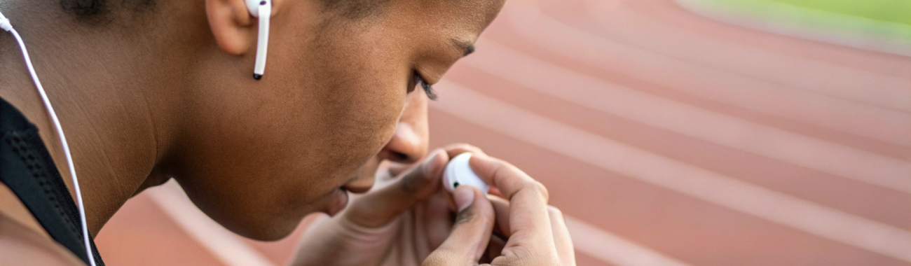 AirPods, которые не выпадают: насадки, фиксаторы и посадка для спорта