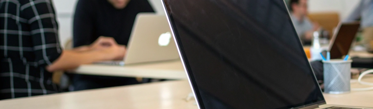 Приватные защитные фильтры для MacBook: стоит ли брать и какие бывают