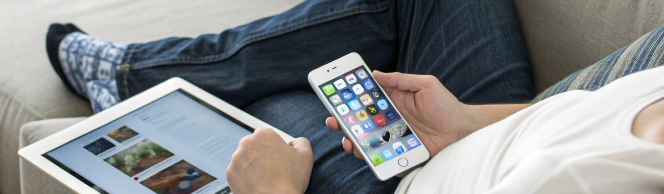 iPad mini, обычный iPad и большой смартфон: что лучше для чтения и соцсетей на диване