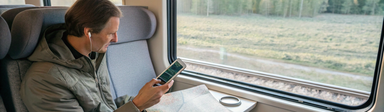 iPhone vs Android в путешествии по России в 2027: навигация, оплата и связь