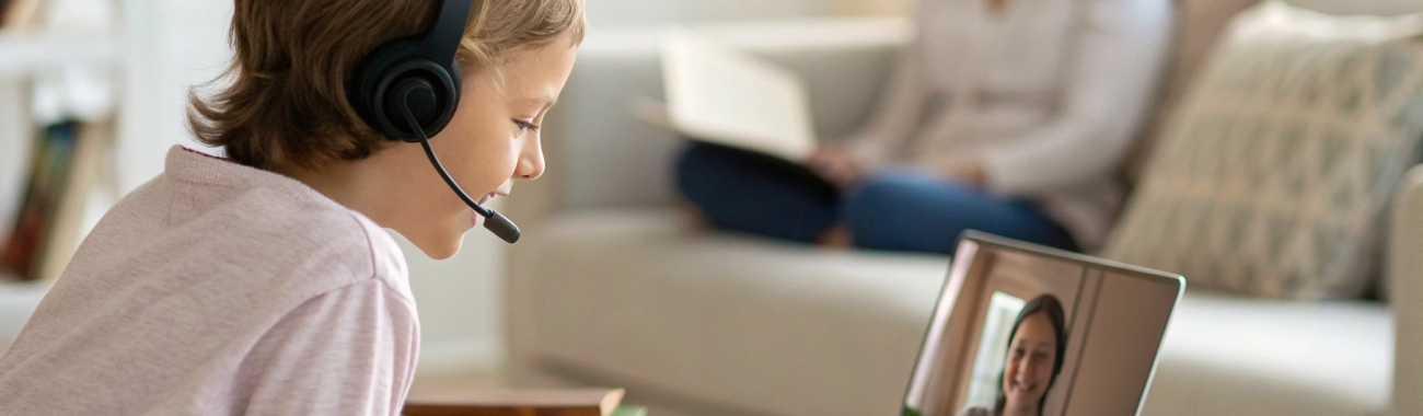 Гарнитура для ребёнка-школьника: как выбрать наушники для онлайн-уроков и языковых курсов