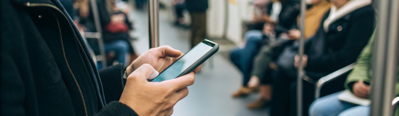 Какой компактный смартфон выбрать в 2027, если большие «лопаты» надоели