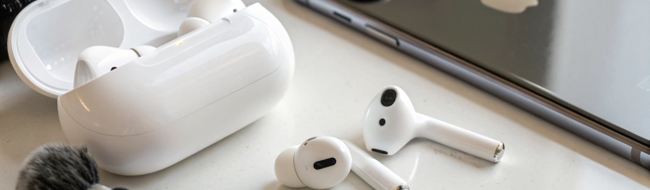 AirPods: один наушник играет тише — как понять, в чём причина