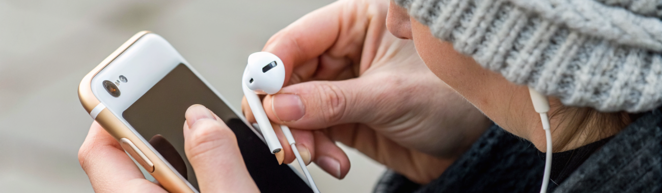 AirPods: как настроить управление касаниями и нажатиями и убрать случайные срабатывания под шапкой