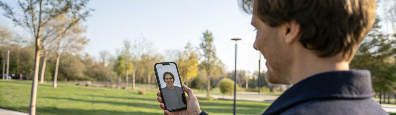 Новинки iPhone и Samsung: как по характеристикам понять, удобно ли разблокировать смартфон в перчатках, маске и на ходу