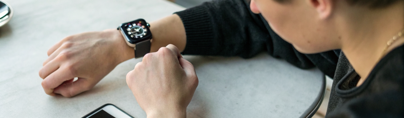 iPhone или Apple Watch: что удобнее для уведомлений, звонков и быстрых действий в течение дня