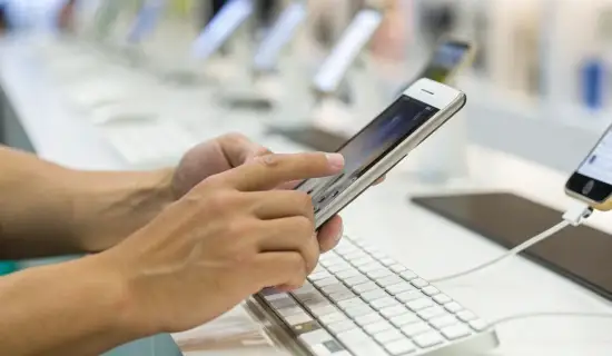 Смартфоны с хорошим виброоткликом в 2026: где приятнее печатать и не пропускать звонки