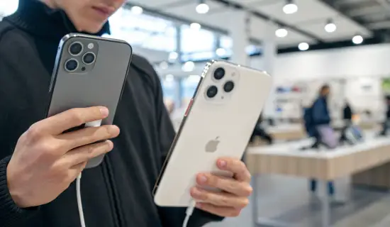 iPhone с одной камерой против тройного модуля: кому действительно хватает базовой оптики