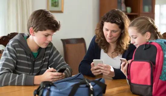 Смартфон для ребёнка 12–16 лет: iPhone, Samsung или другой Android