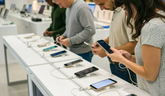 iPhone, Samsung или Xiaomi: какой смартфон выгоднее брать, если планируете пользоваться 5 лет