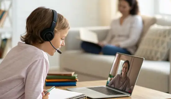 Гарнитура для ребёнка-школьника: как выбрать наушники для онлайн-уроков и языковых курсов