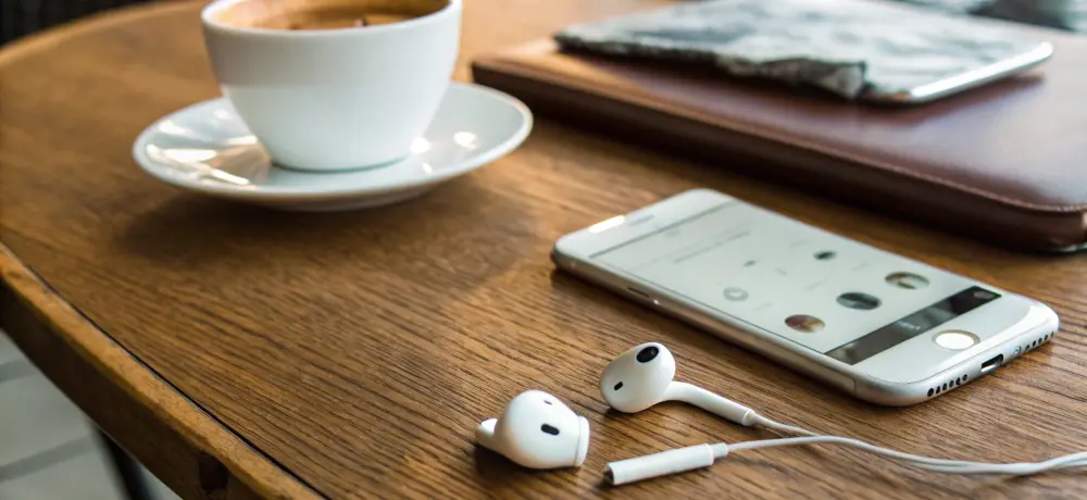 AirPods 4 vs AirPods 3: что выбрать без амбушюр — посадка, шум, микрофон и автономность