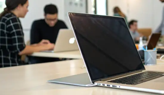 Приватные защитные фильтры для MacBook: стоит ли брать и какие бывают