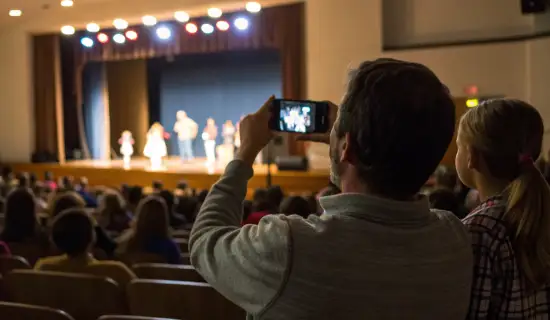 Как понять перед покупкой, подойдёт ли iPhone или Samsung Galaxy для записи концертов и утренников без перегруза звука