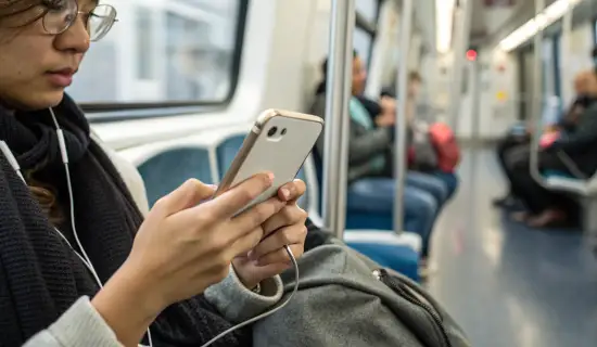 Как выбрать iPhone для работы одной рукой: вес, ширина корпуса, кнопки и удобство хвата