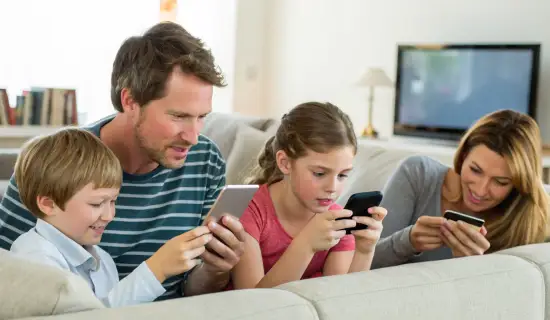 Как понять перед покупкой, подойдёт ли iPhone или Samsung Galaxy для семейного доступа