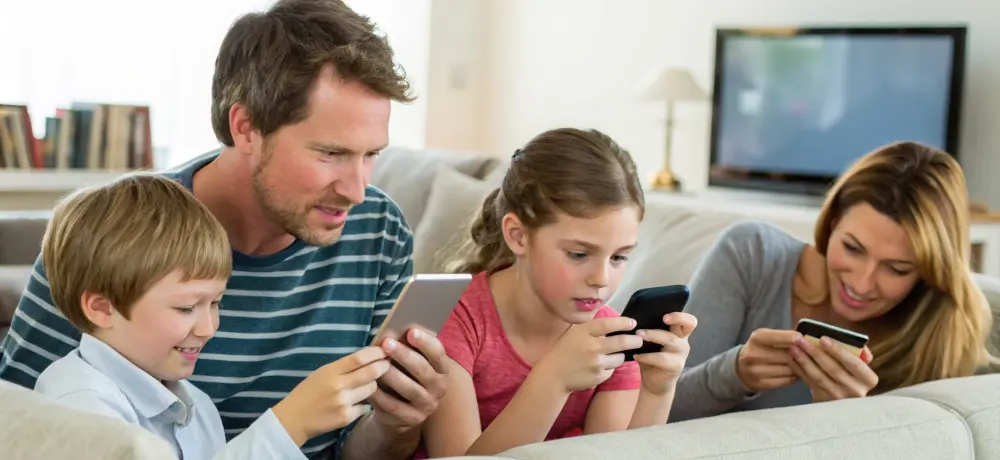 Как понять перед покупкой, подойдёт ли iPhone или Samsung Galaxy для семейного доступа