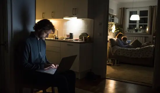 Новые «тихие» MacBook 2027: что изменится для тех, кто работает ночью дома