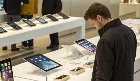 Новинки Apple: что на самом деле обновляют — чип или дизайн — и как это влияет на покупку