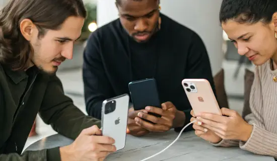 iPhone, Samsung или Xiaomi: какие смартфоны 2025 года легче всего продать через 2–3 года