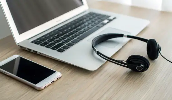 iPhone или Samsung Galaxy: что удобнее для рабочих звонков, удержания, переадресации и гарнитуры