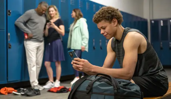 Как выбрать смартфон для ребёнка-спортсмена: защита от ударов, влагозащита и GPS