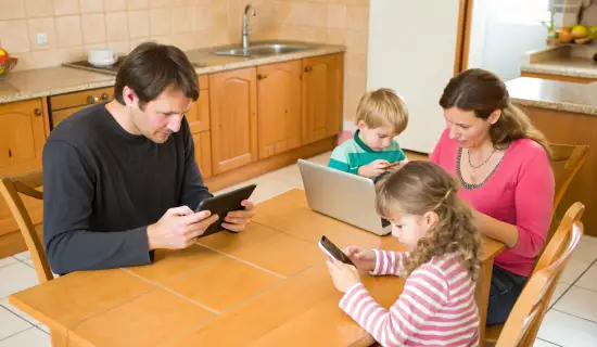 Новые функции iOS 21 и Android 19 для родителей: контроль экрана и семейные профили