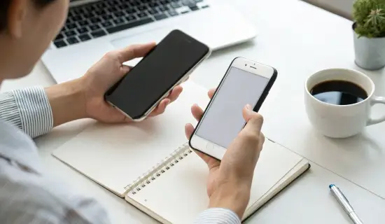 Samsung Galaxy или iPhone: где удобнее настроить второй телефон для работы и личной жизни