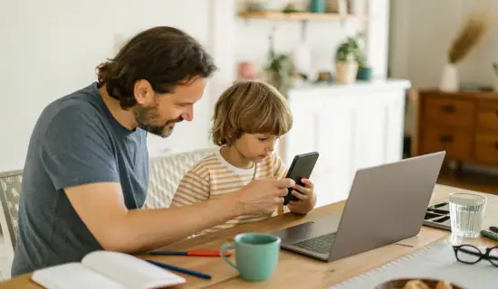 Топ смартфонов 2025 с удобной записью экрана: чтобы объяснять по телефону и учить детей