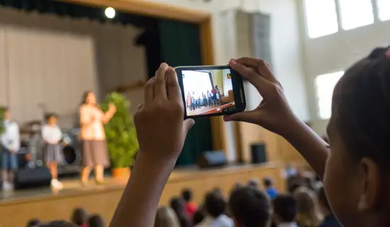 Смартфон для родителей до 40 000 ₽: камера для утренников и удобный интерфейс