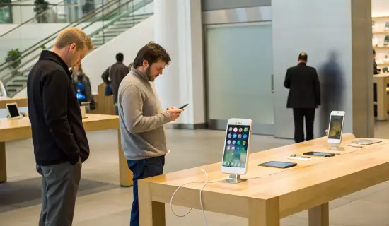 iPhone 18 Ultra или подождать iPhone SE 5: как планировать покупку в 2026–2027