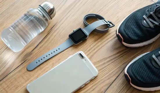 Фитнес‑трекеры для iPhone: Apple Watch SE vs Fitbit Charge vs Xiaomi Smart Band