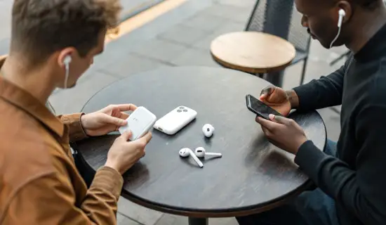 AirPods против недорогих TWS‑наушников: за что вы реально доплачиваете