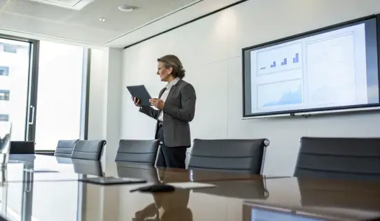 Как выбрать iPad или Samsung Tab для бизнес‑презентаций: экран, порты и беспроводной вывод