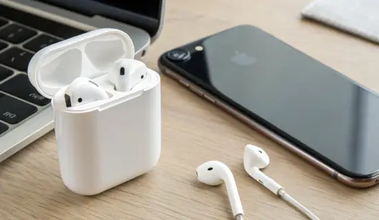 AirPods: почему один наушник разряжается быстрее и что реально помогает