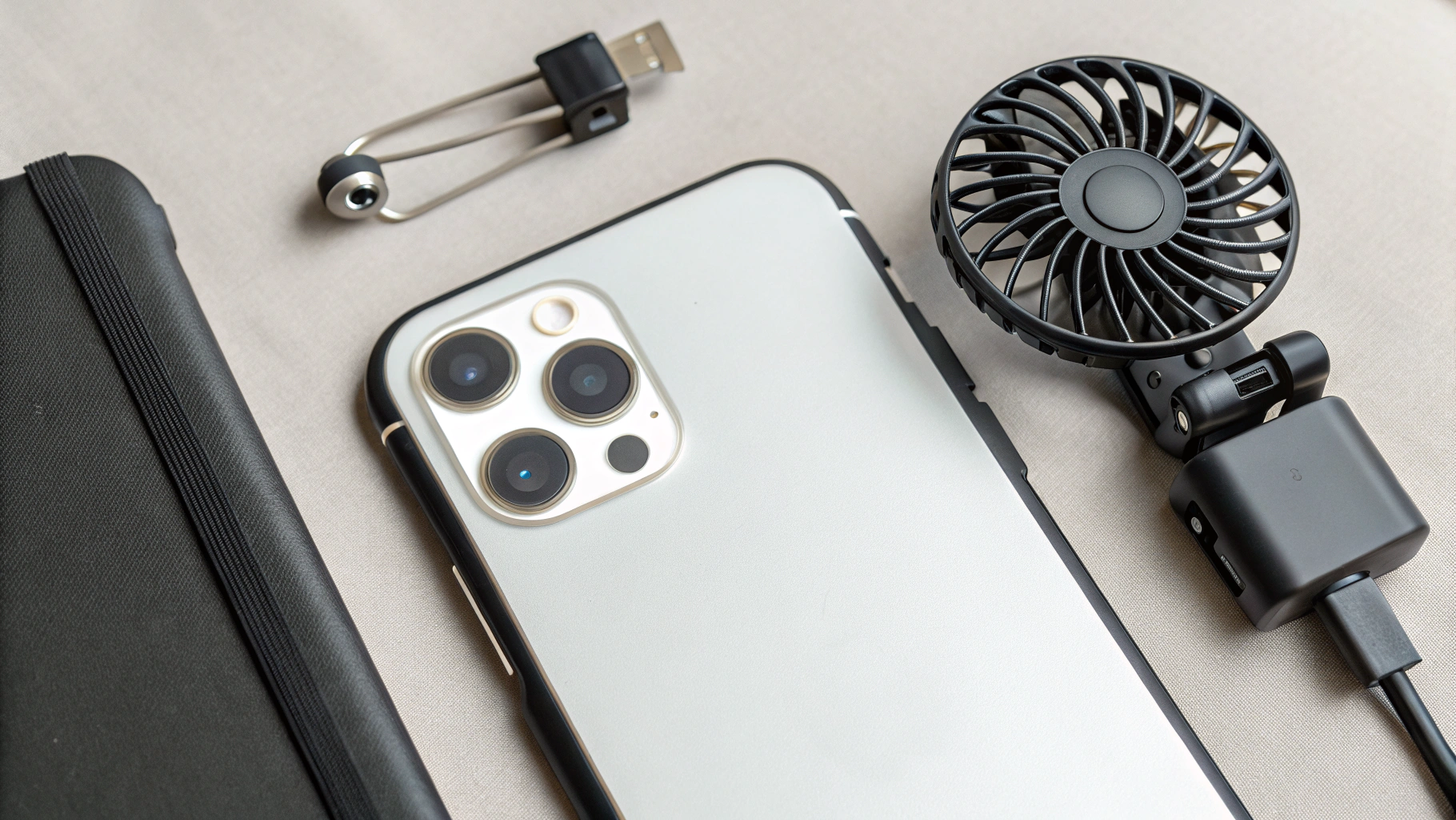Клип‑вентилятор охлаждает iPhone 17 Pro Max при записи 4К