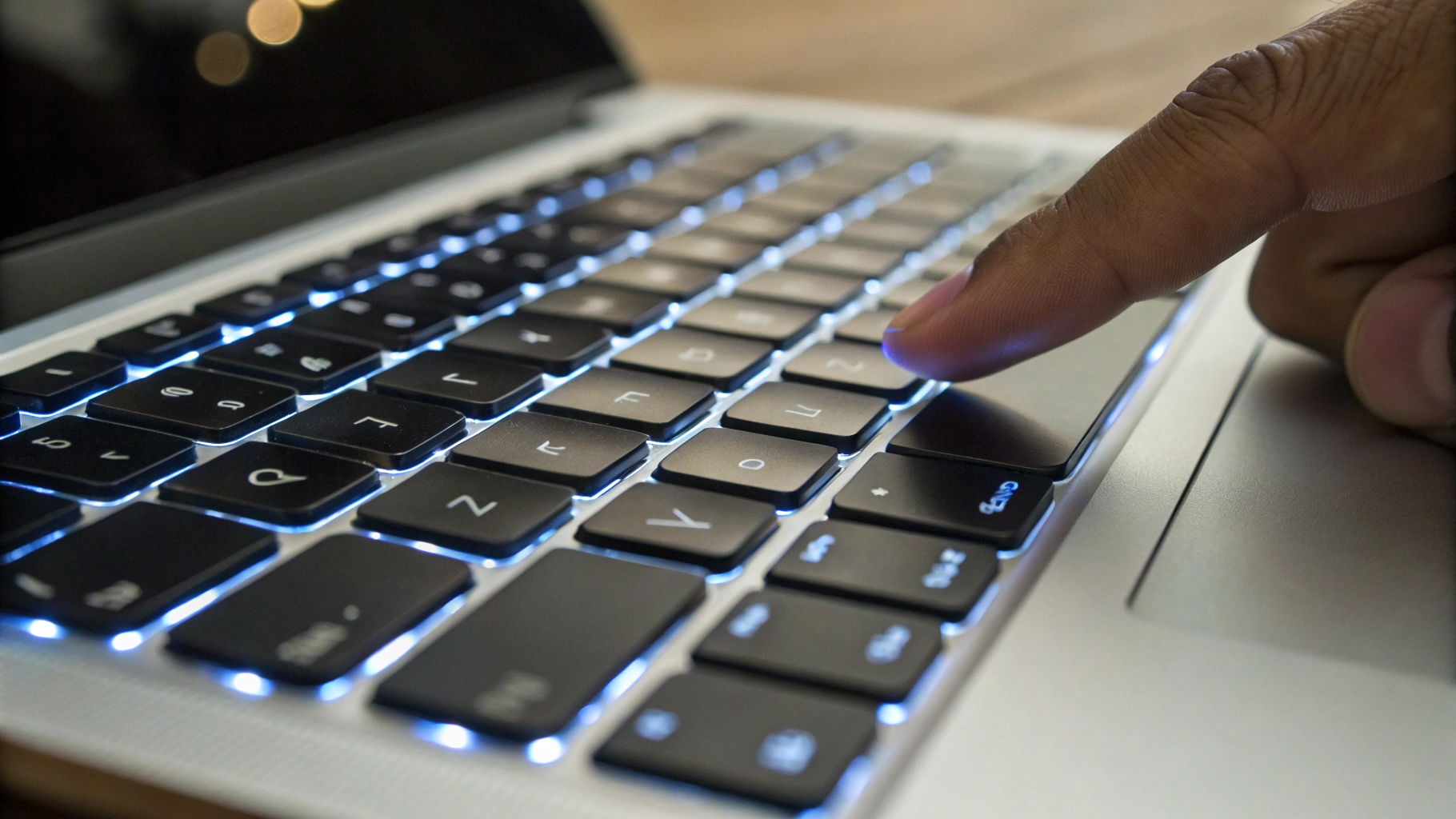 Удержание клавиши Shift для входа в безопасный режим на Mac