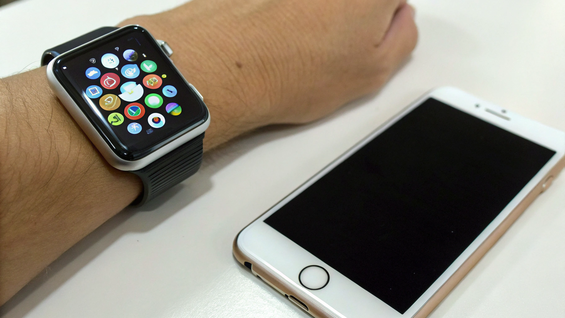 Сверка серийного номера и модели Apple Watch на iPhone и самих часах