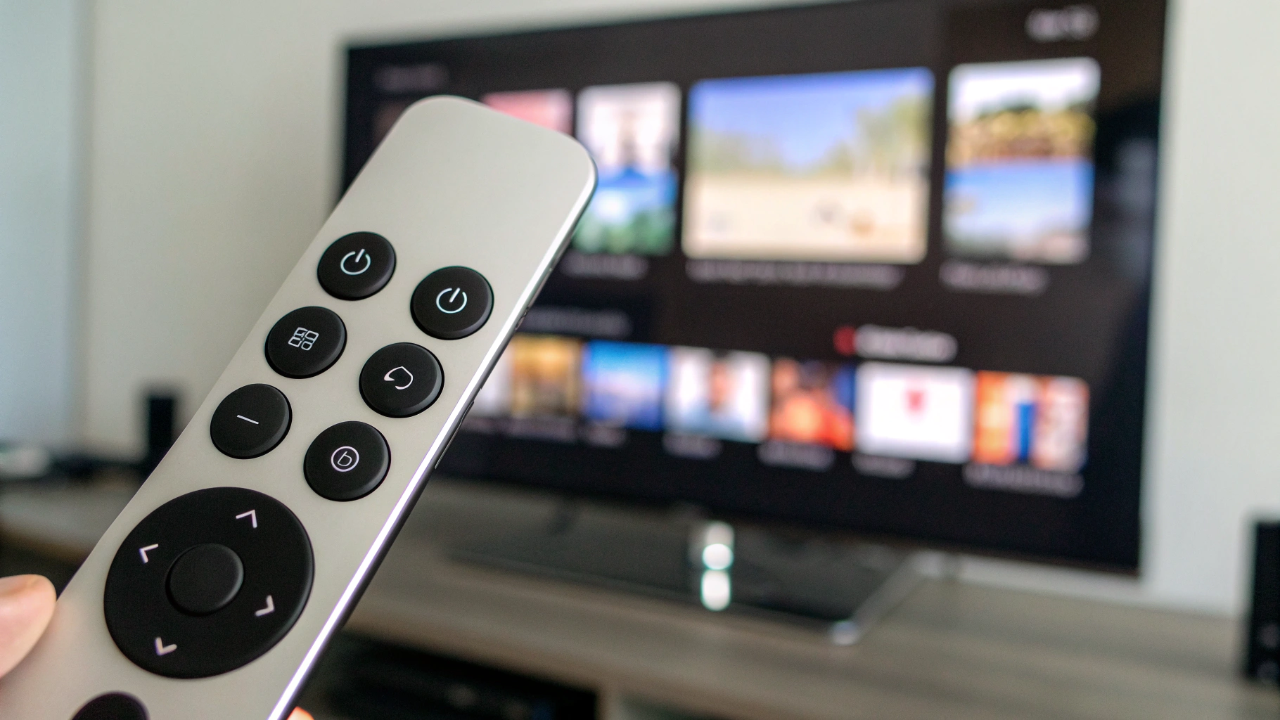 Переключение пользователей Apple TV с пульта Siri Remote