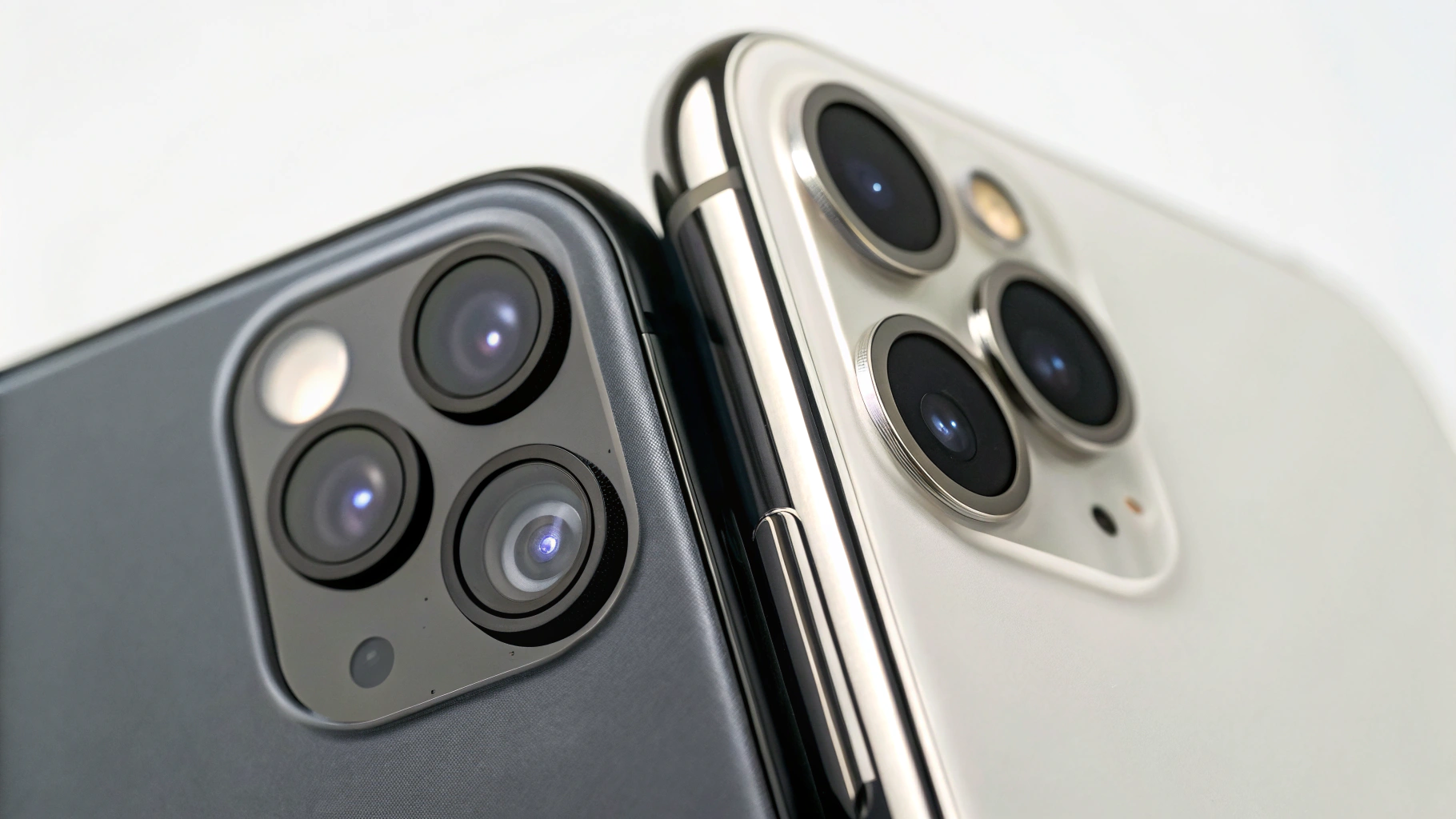 Камеры iPhone 18 Ultra и iPhone 17 Pro Max крупным планом