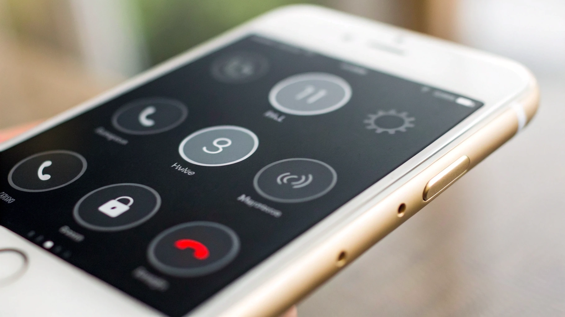 Центр управления iPhone во время звонка: режимы микрофона и аудио