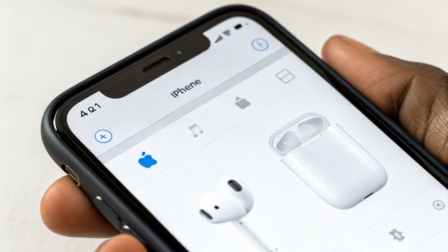 Экран iPhone с подробностями AirPods в Bluetooth и строкой версии прошивки