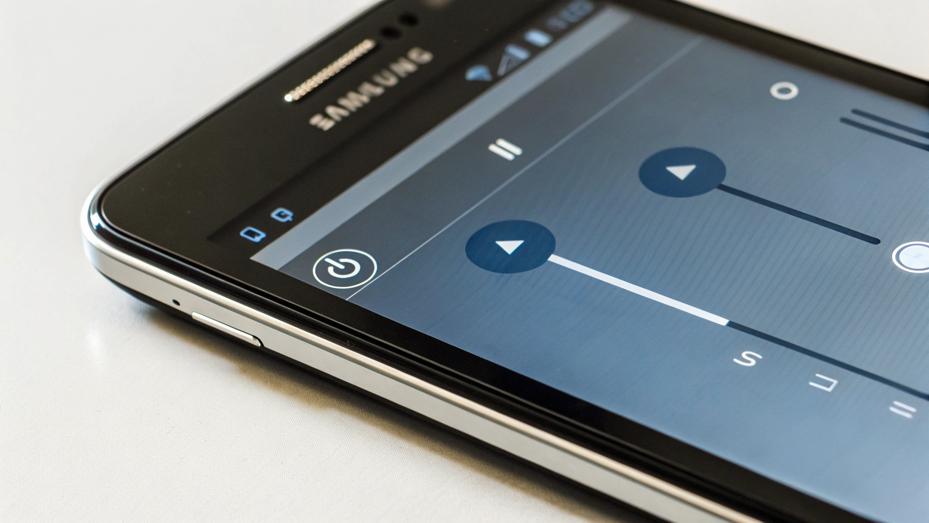 Проверка громкости «Медиа» перед записью экрана на Samsung