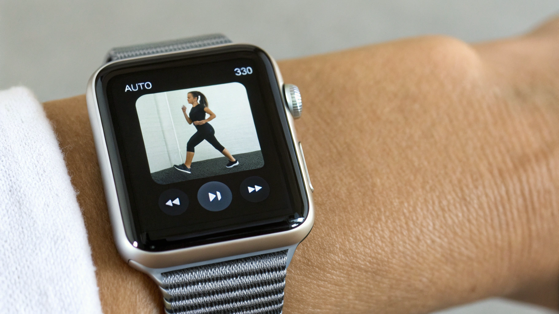 Экран Apple Watch с настройкой автопаузы для тренировки бега