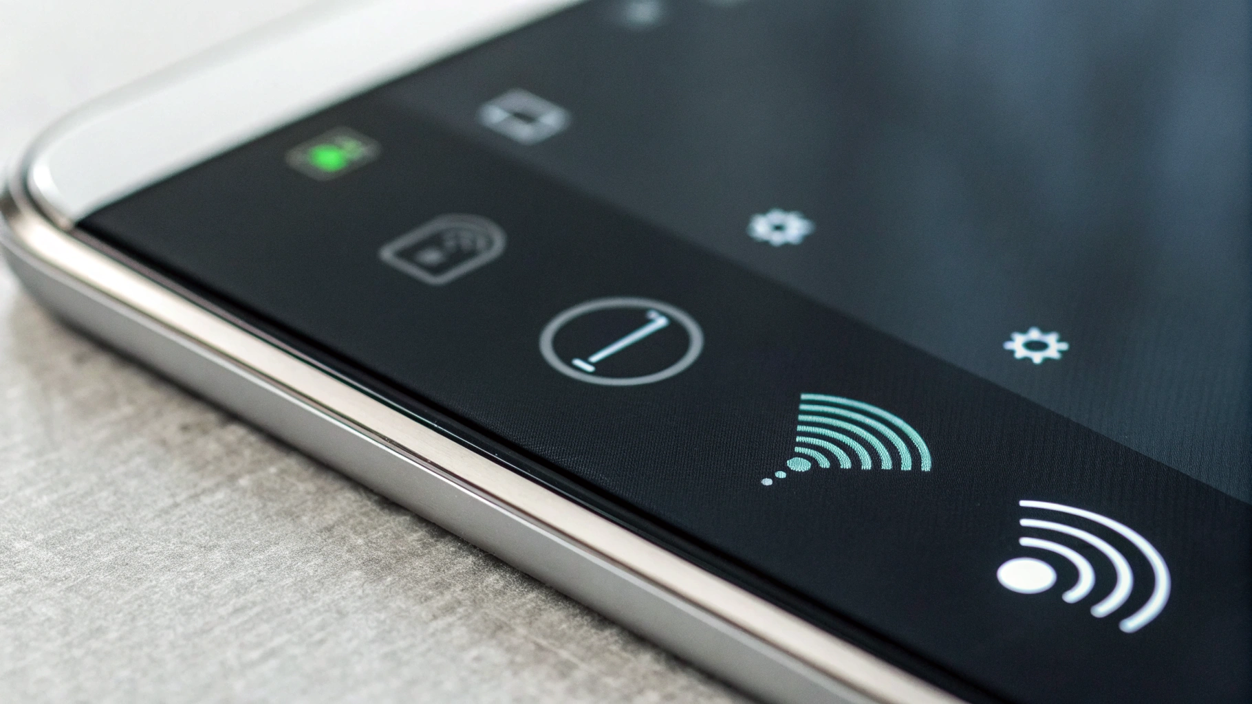 Иконки 4G/LTE и 5G на смартфоне: пример переключения сети