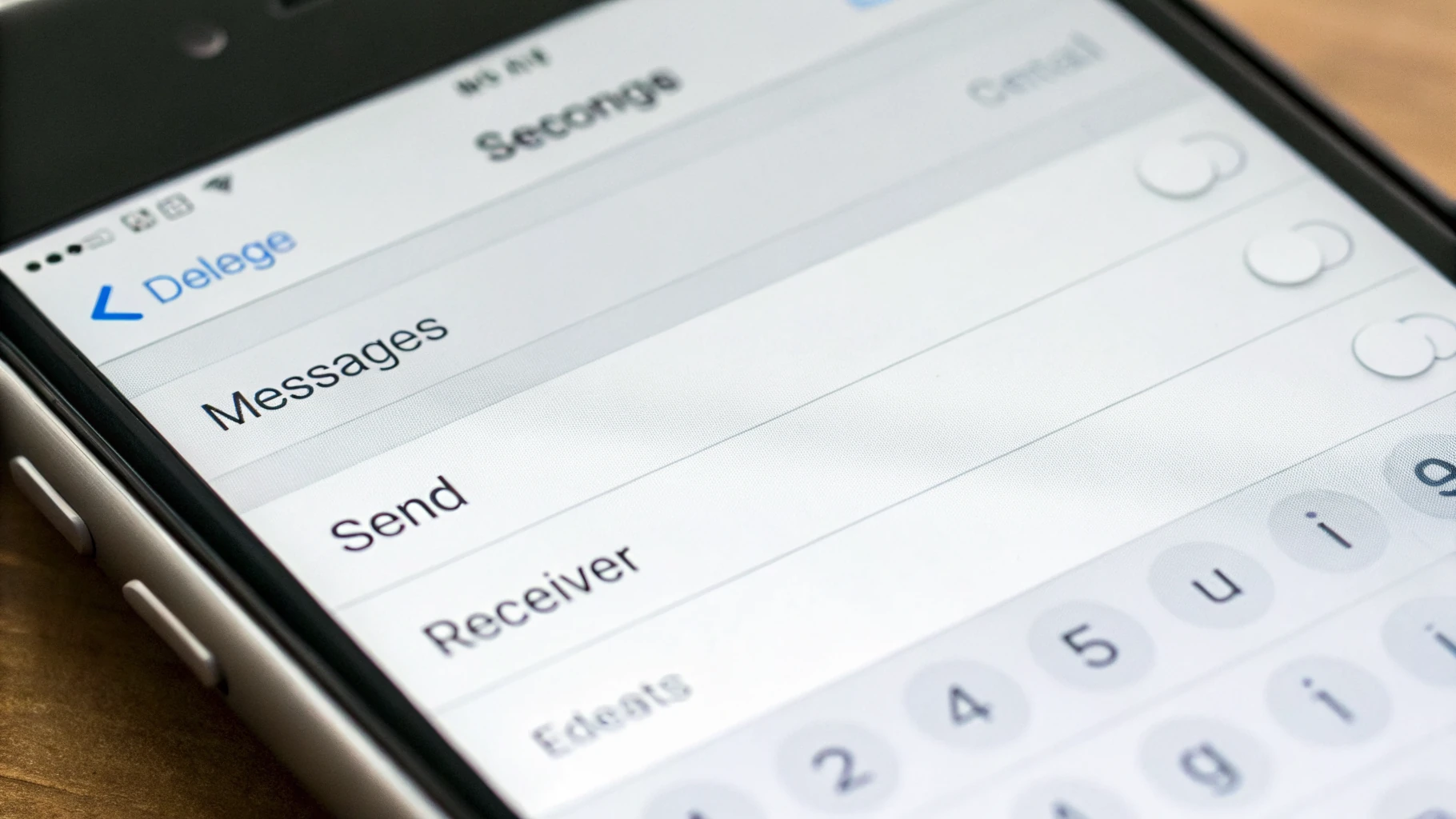 Экран «Отправка и прием» в iMessage: выбор номера телефона для получения и отправки