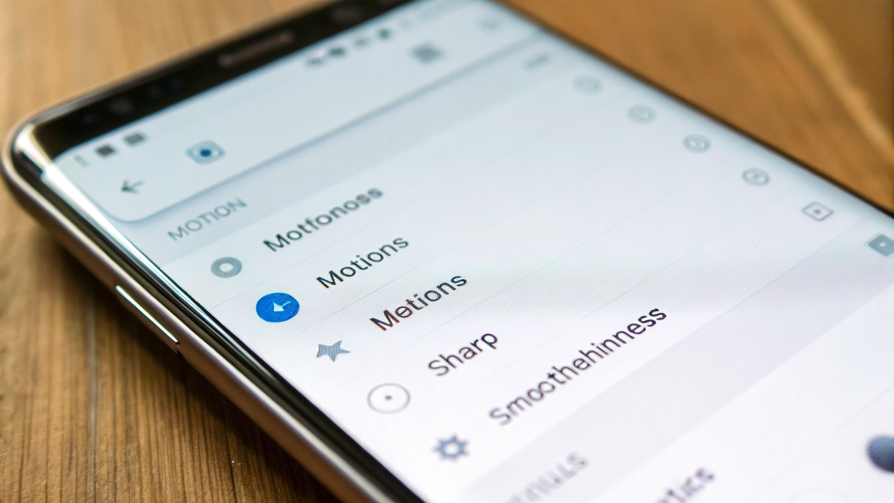 Раздел «Дисплей» и пункт «Плавность движения» в настройках Samsung Galaxy