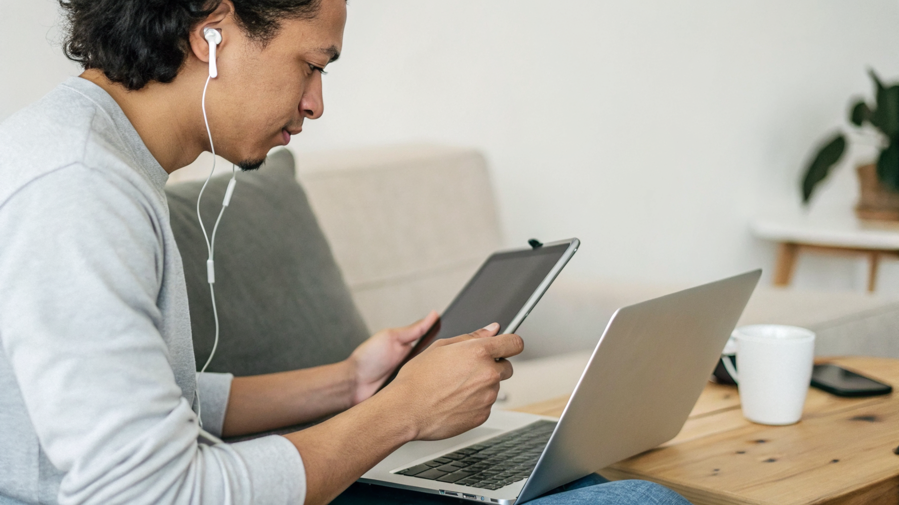 Использование AirPods в связке с несколькими устройствами дома и на работе