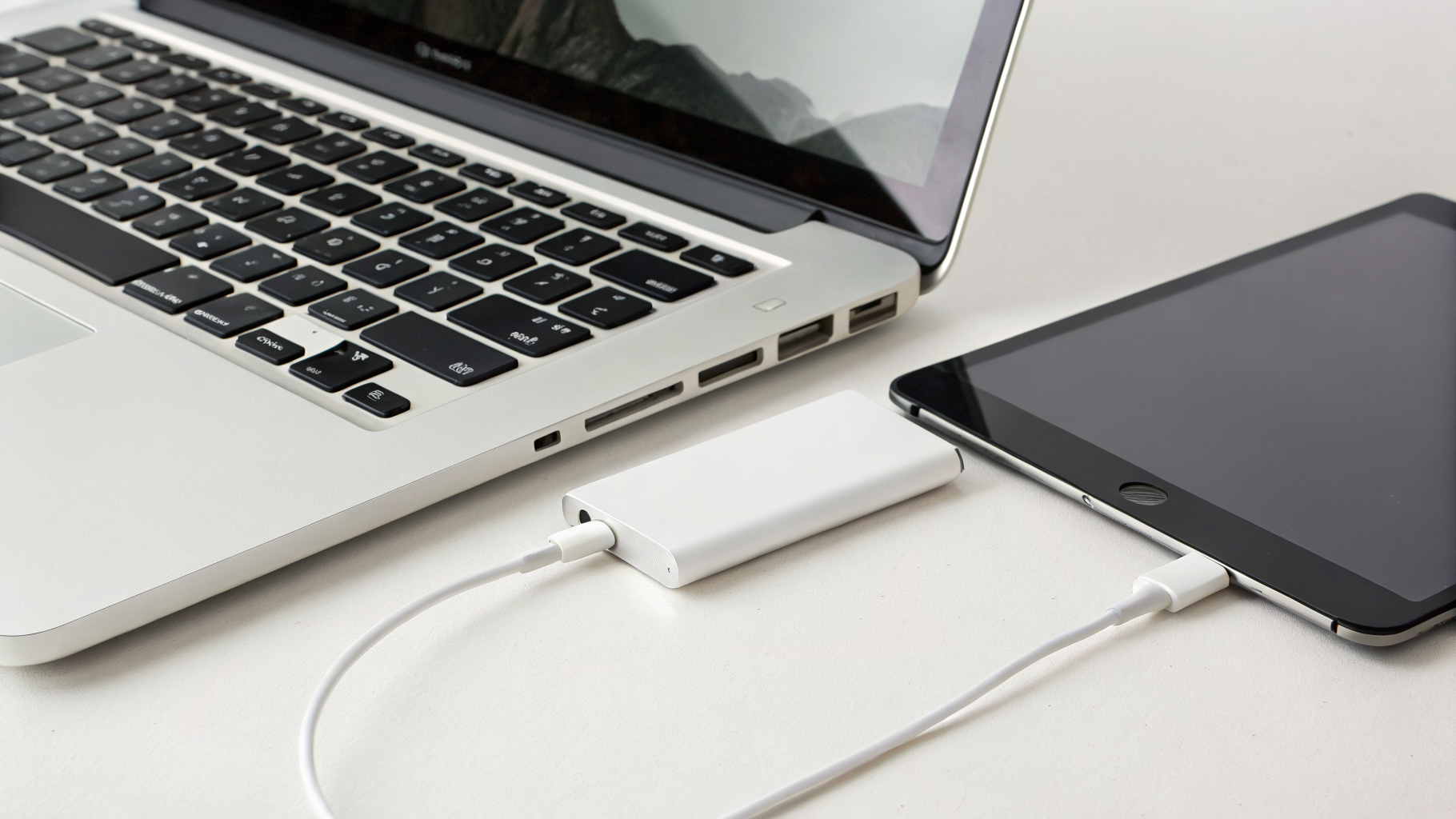 Подключение внешнего кардридера к MacBook и iPad для чтения карт памяти