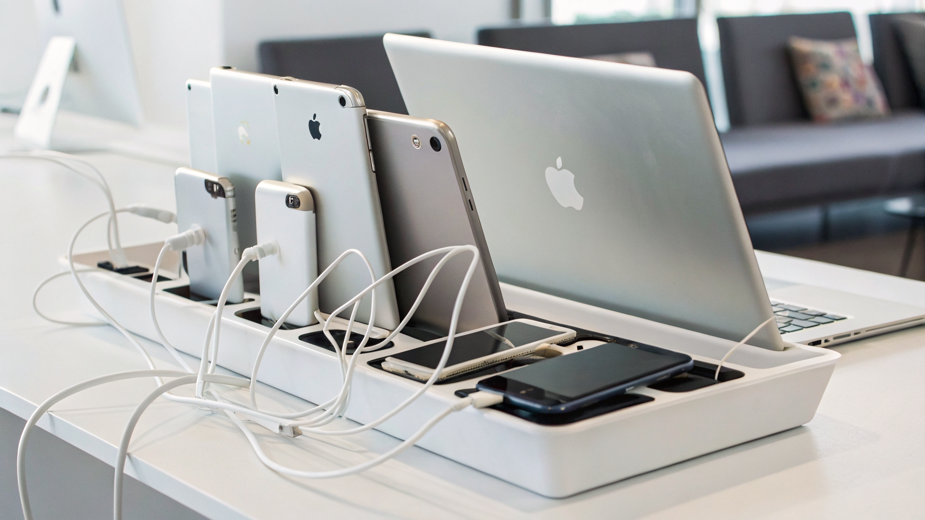 Организованная зарядка устройств Apple дома